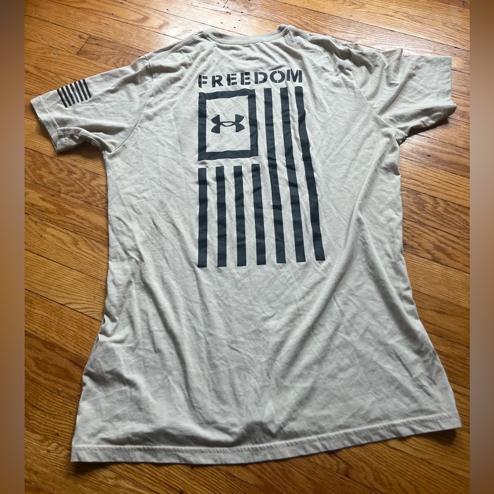 Under Armour Young Men’s medium Freedom t shirt